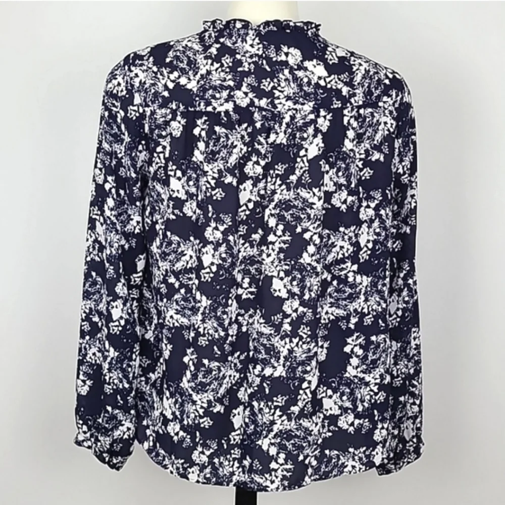 Violet + Claire Women's Blouse White Navy Floral Long Sleeve Semi Sheer Size S - Picture 3 of 15